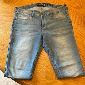 Women’s Hollister, low rise super skinny jeans